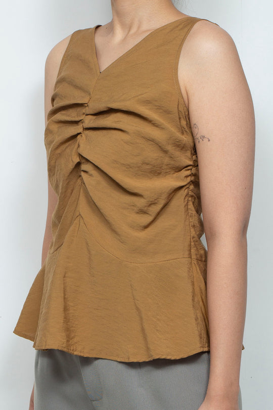 Front gather peplum hem top moca