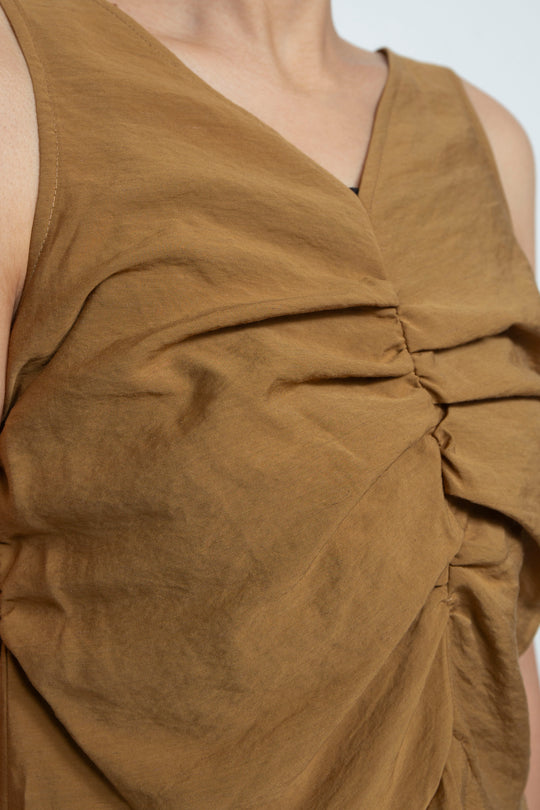 Front gather peplum hem top moca