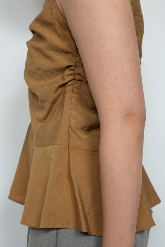 Front gather peplum hem top moca