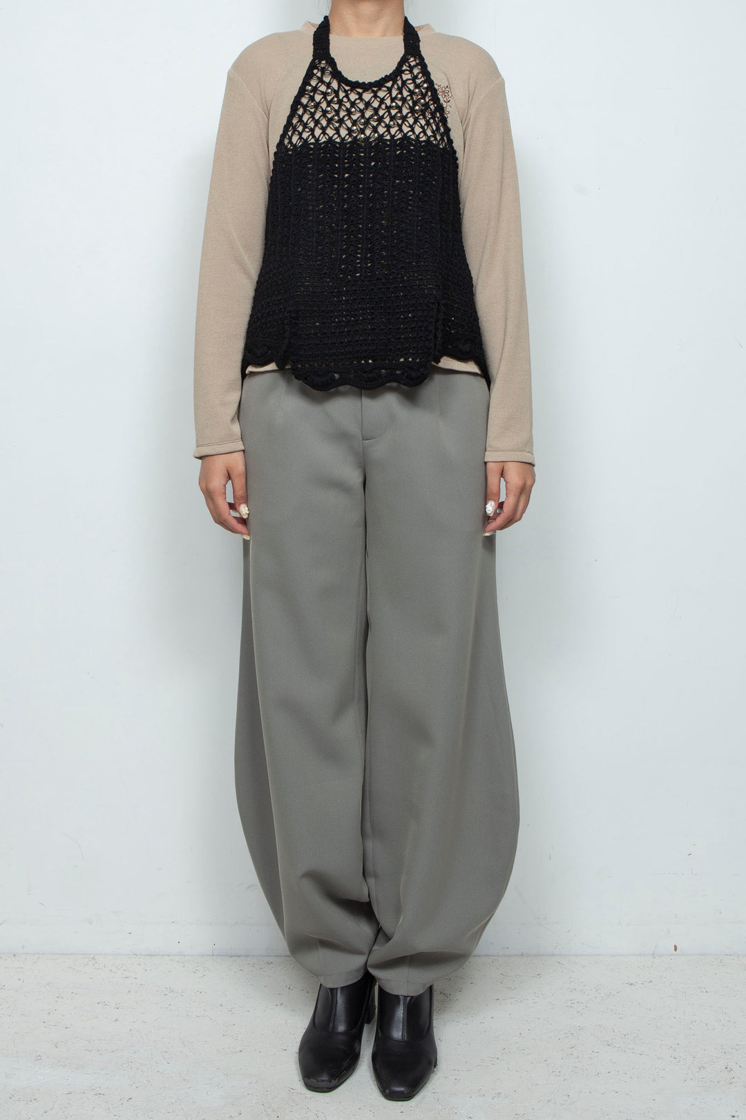 Lover’s knot & beads crochet top black