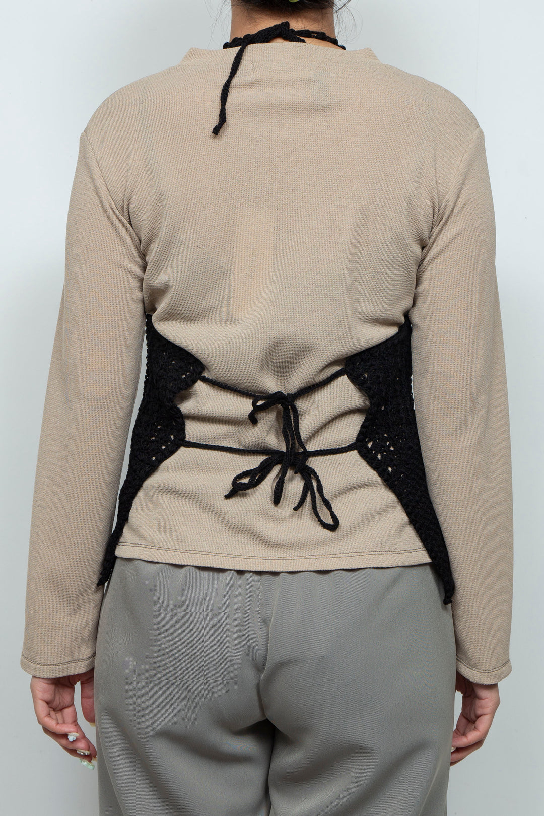 Lover’s knot & beads crochet top black