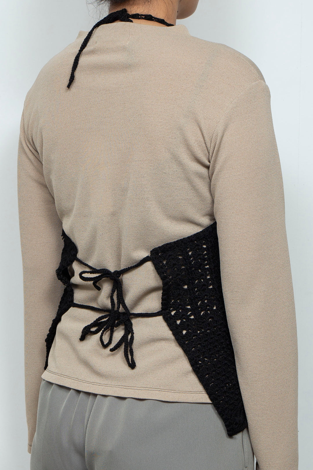 Lover’s knot & beads crochet top black