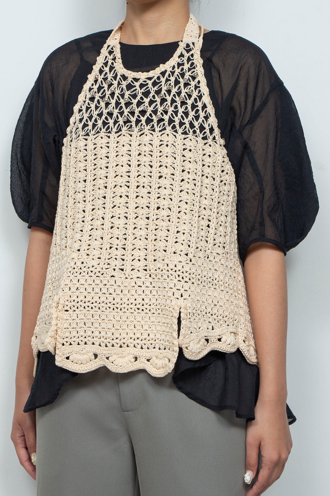 Lover’s knot & beads crochet top ecru