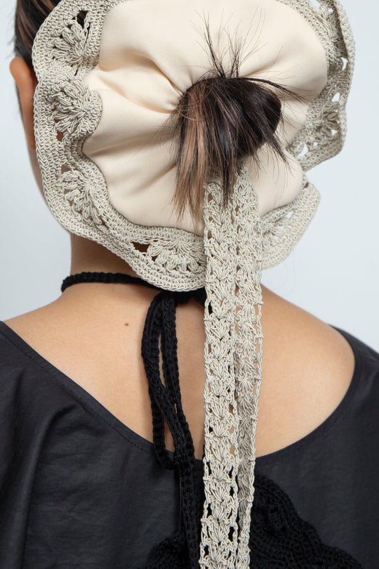 Crochet circle Scrunchie beige