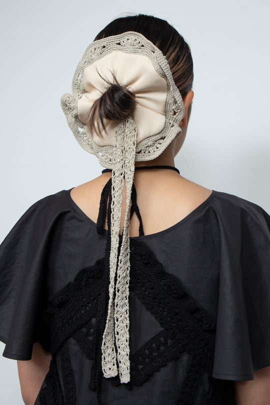 Crochet circle Scrunchie beige