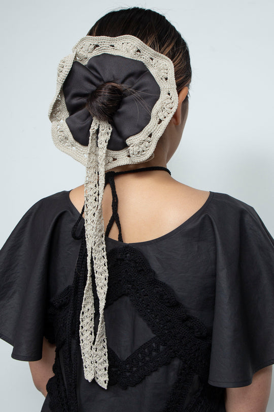 Crochet circle Scrunchie black