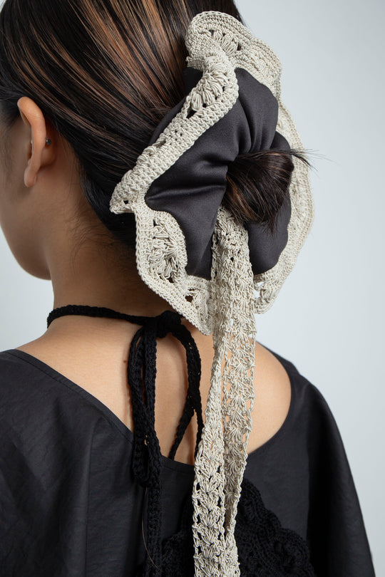 Crochet circle Scrunchie black