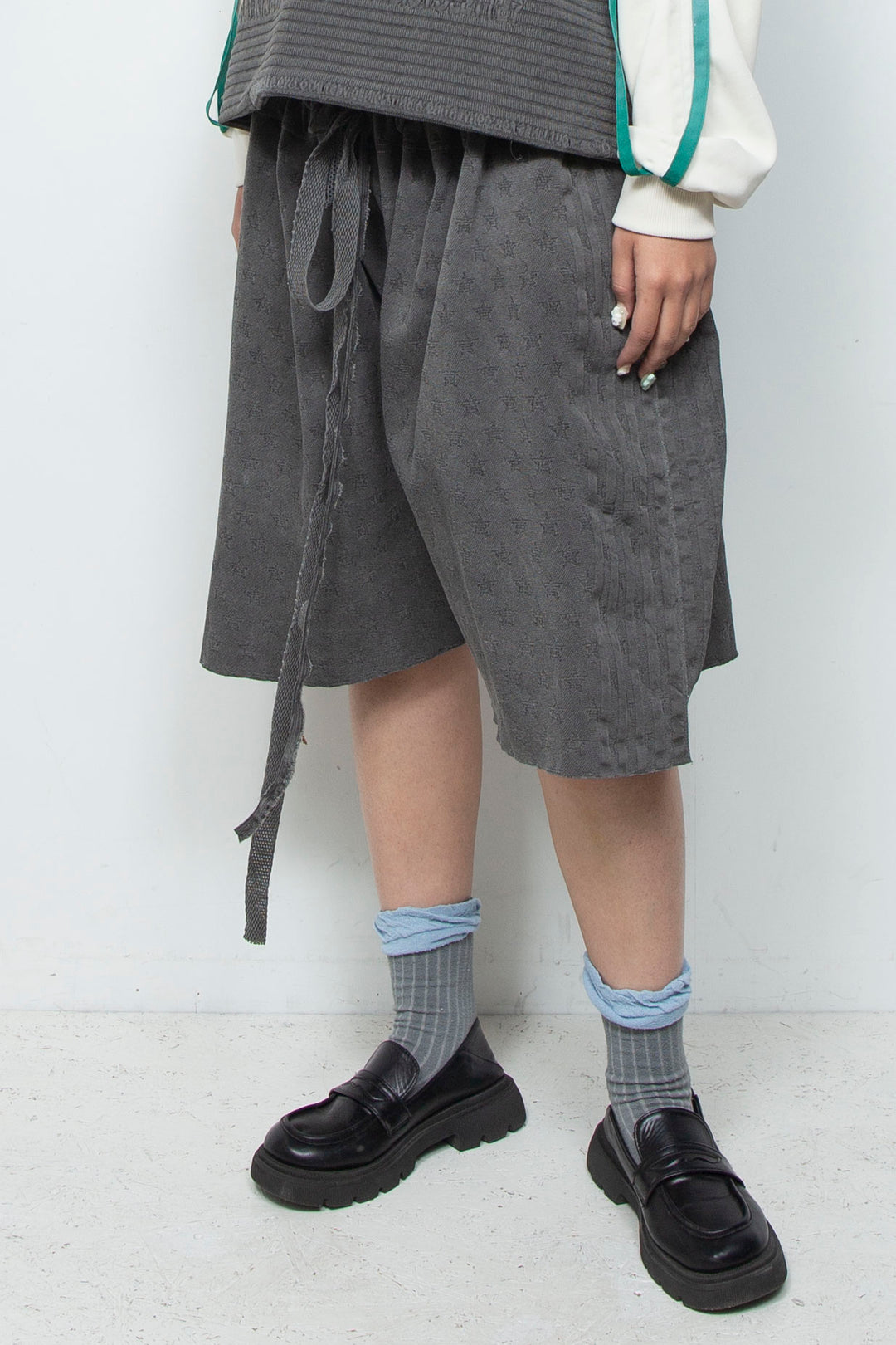 RELAXED SEAMLESS SHORTS Gray