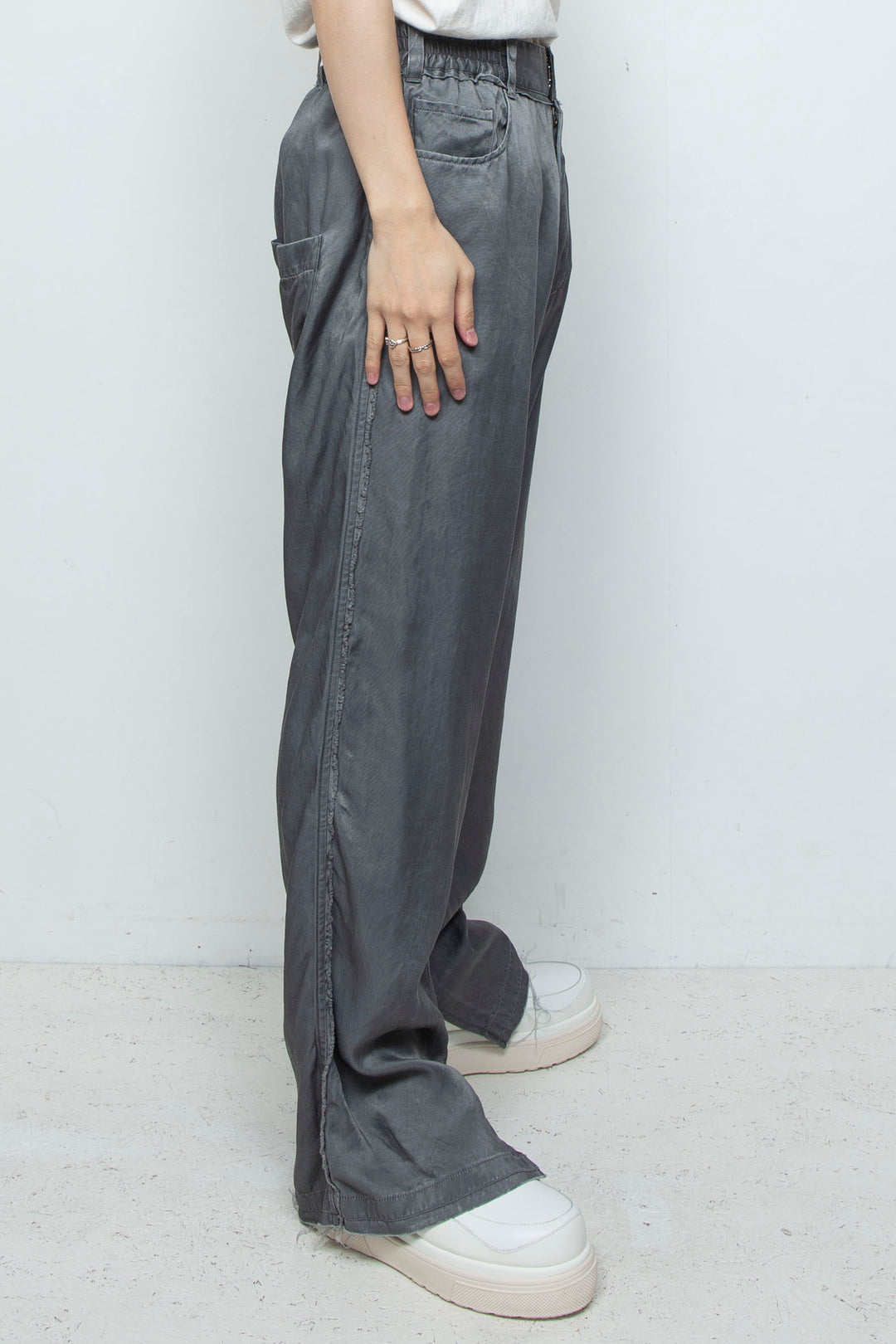 ピグメントウォッシュドローライズ5Pセミフレアパンツ SLATE GRAY