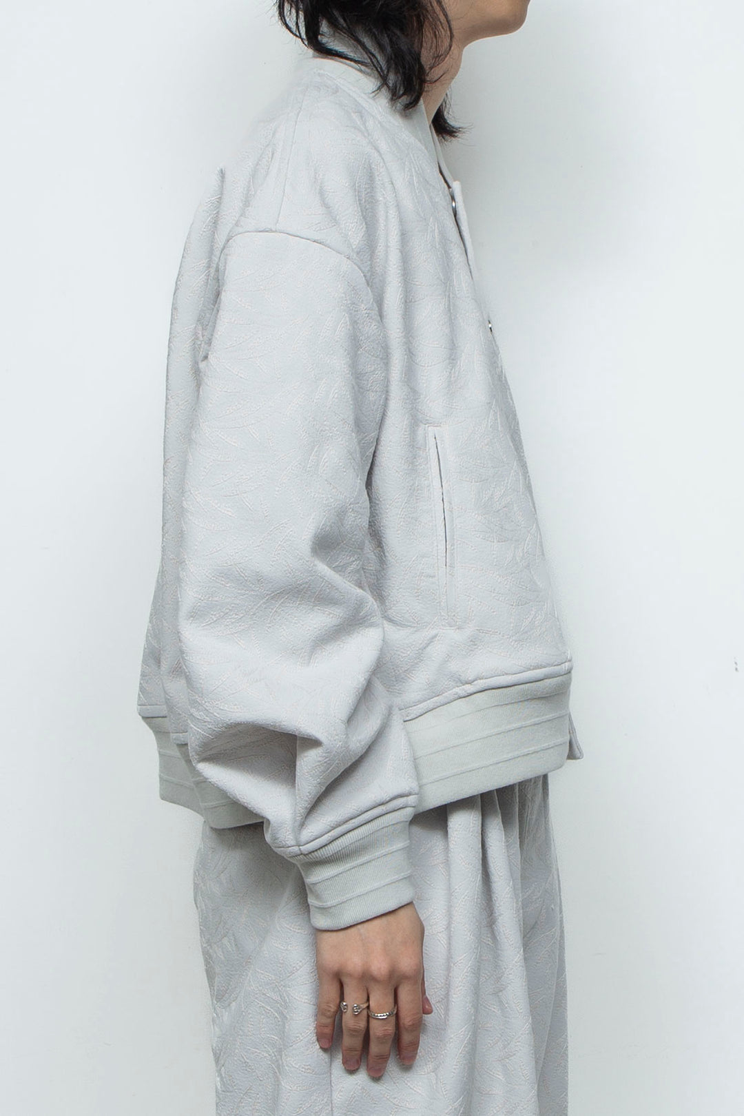 フルエンブロイダリージャージースタジアムブルゾン ICE GRAY