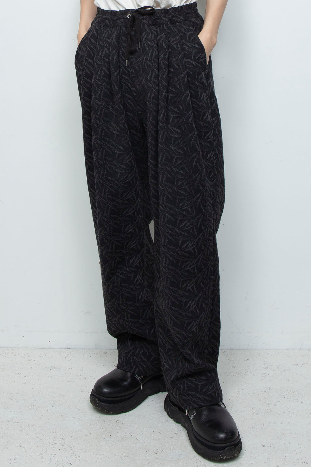 フルエンブロイダリージャージーイージーパンツ BLACK