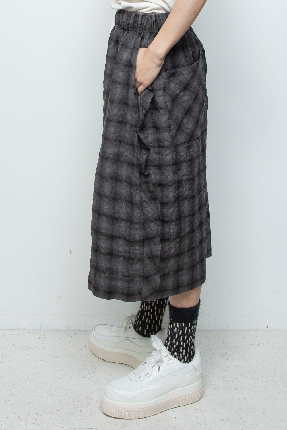 Epoch Cropped Pants (Here Black/Now Grey)