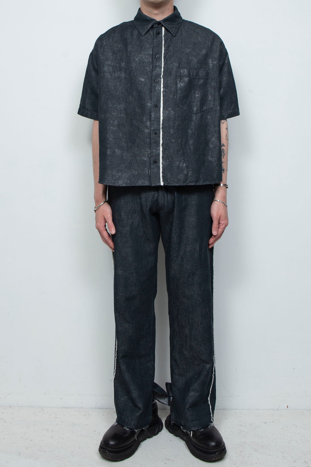 ホイルプリントショートスリーブコンパクトシャツ BLACK FOIL