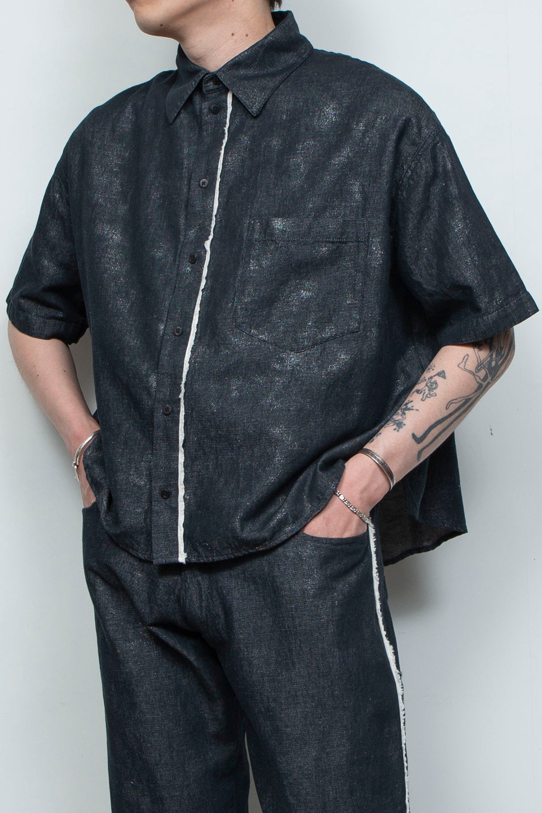 ホイルプリントショートスリーブコンパクトシャツ BLACK FOIL