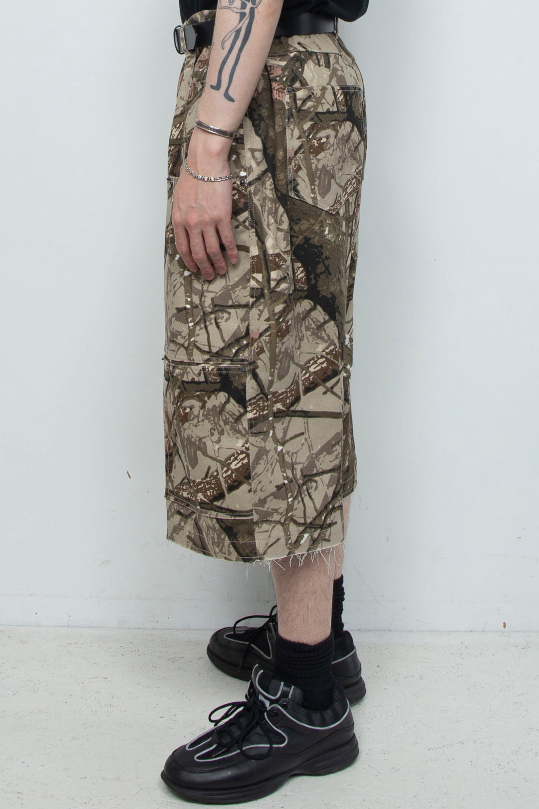 Camouflage Twill 9-Pocket Knee-Length Shorts BEIGE
