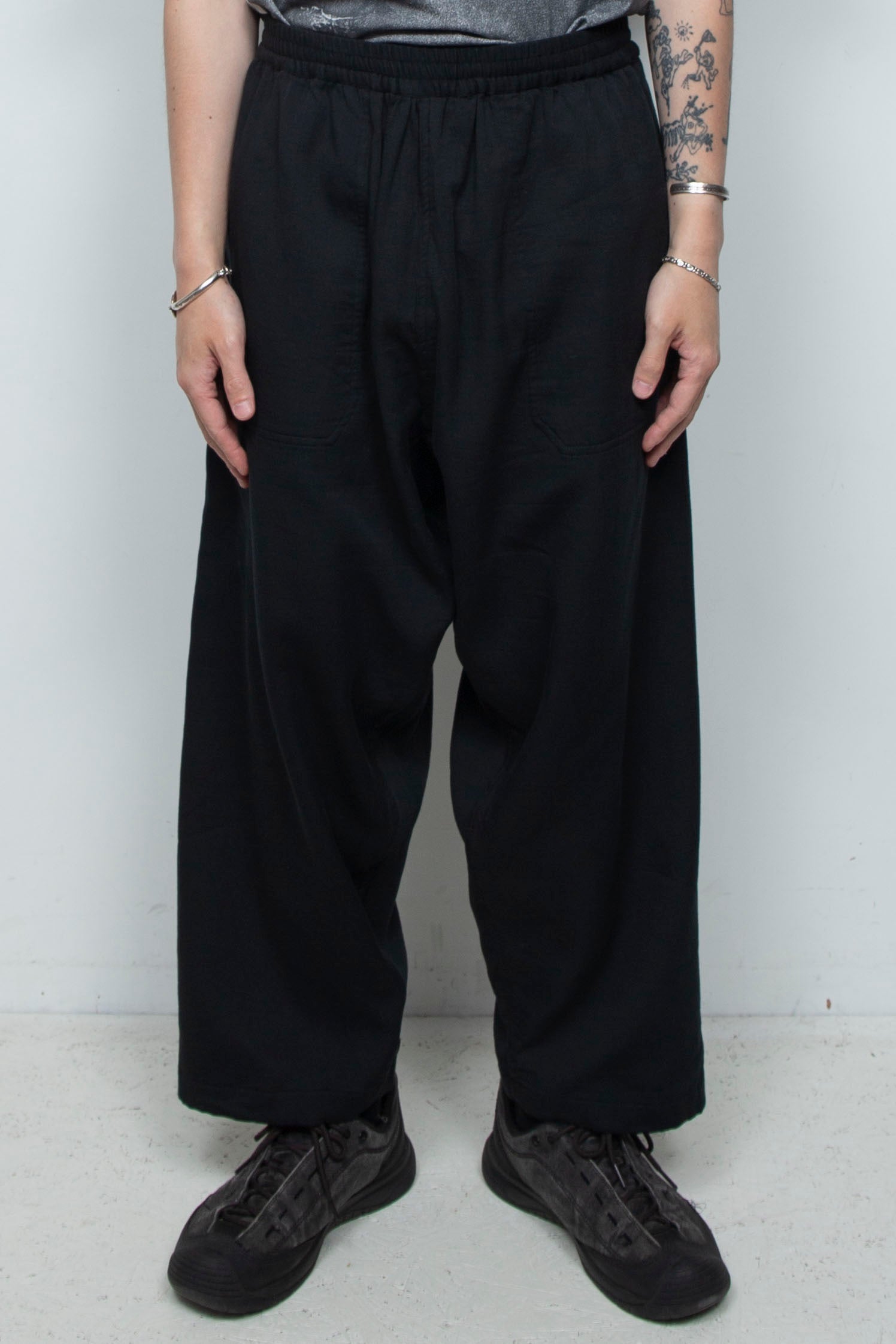 Overlap Wide Easy Pants Black ラウンダバウト(roundabout) / 通販