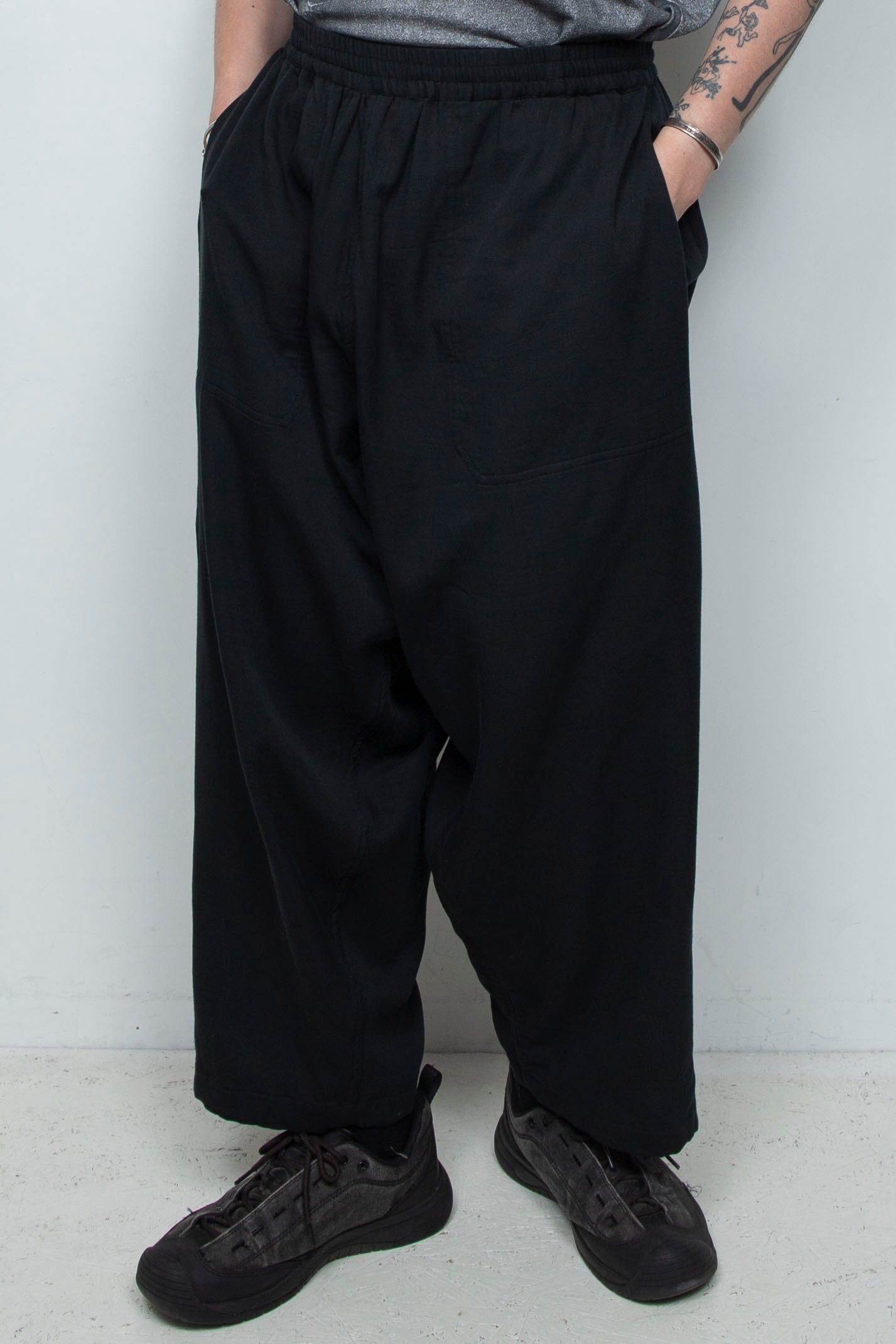 Overlap Wide Easy Pants Black ラウンダバウト(roundabout) / 通販
