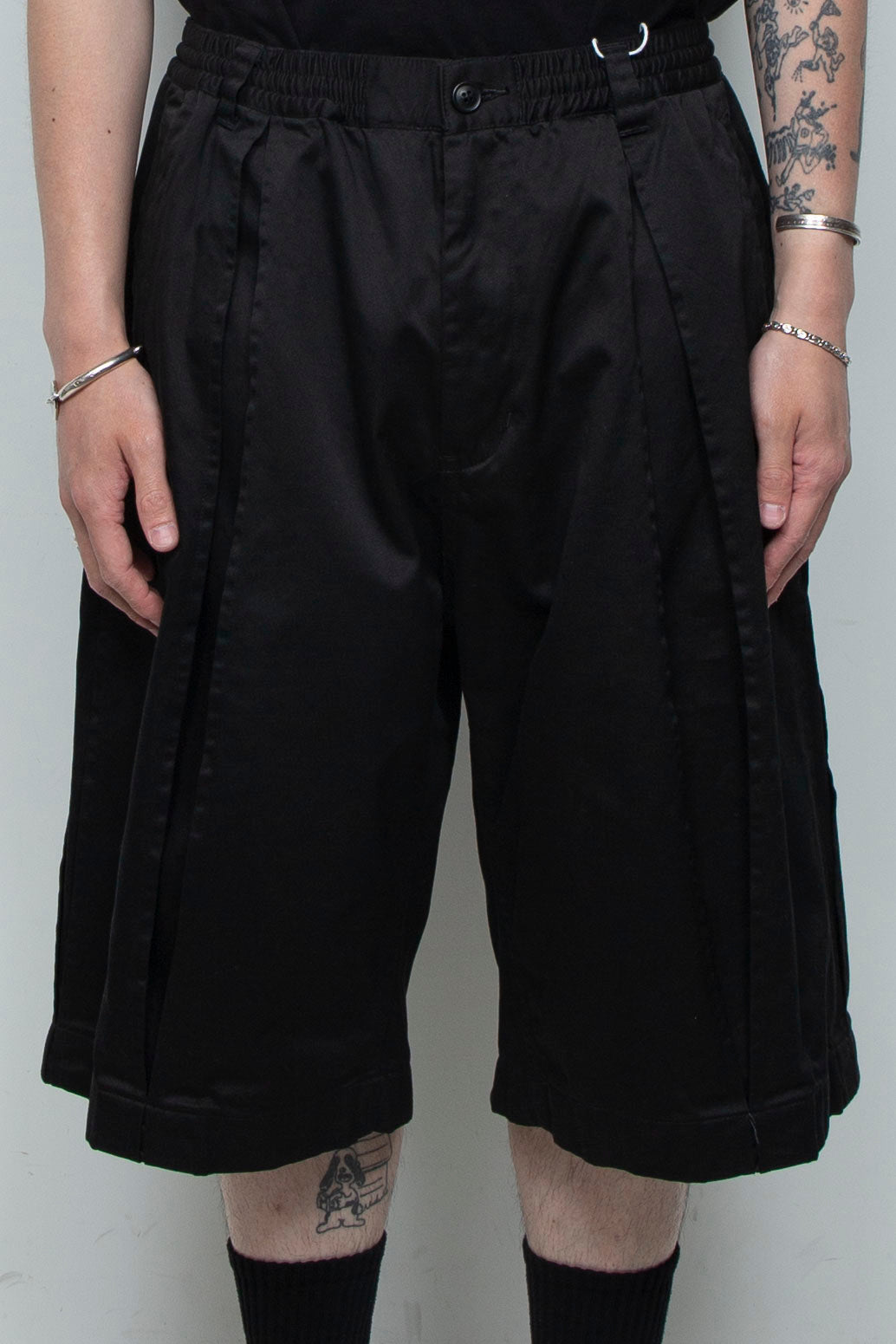 Box Pleats Half Pants Black