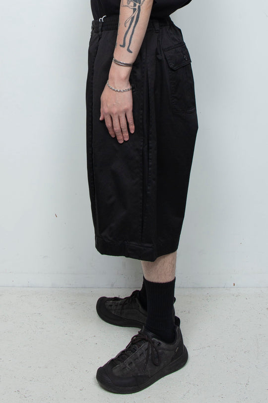 Box Pleats Half Pants Black
