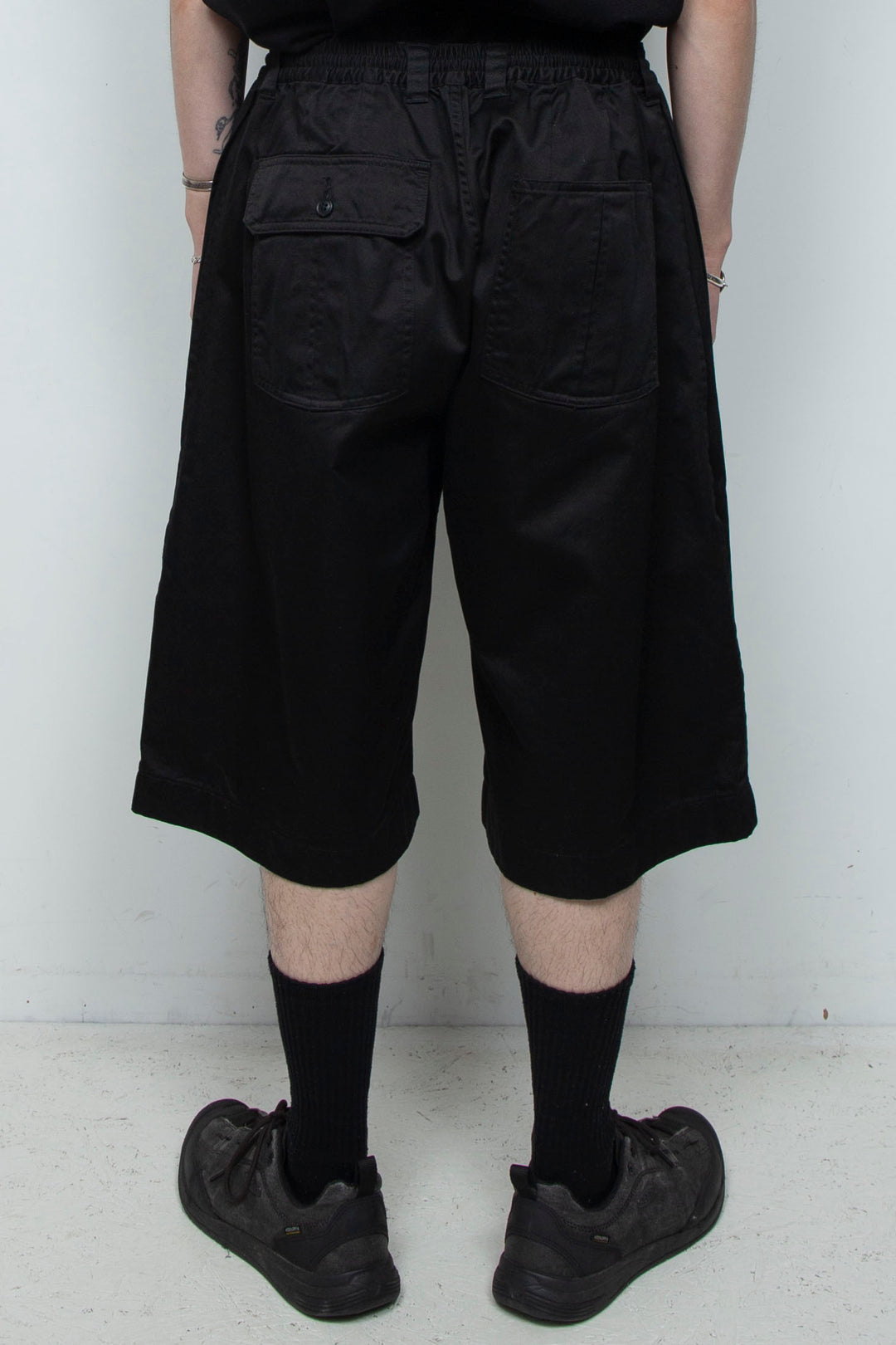 Box Pleats Half Pants Black