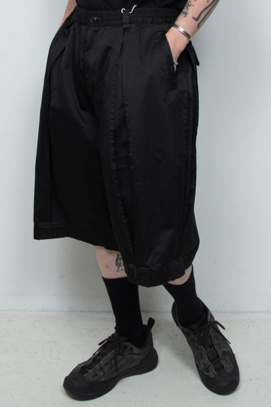 Box Pleats Half Pants Black