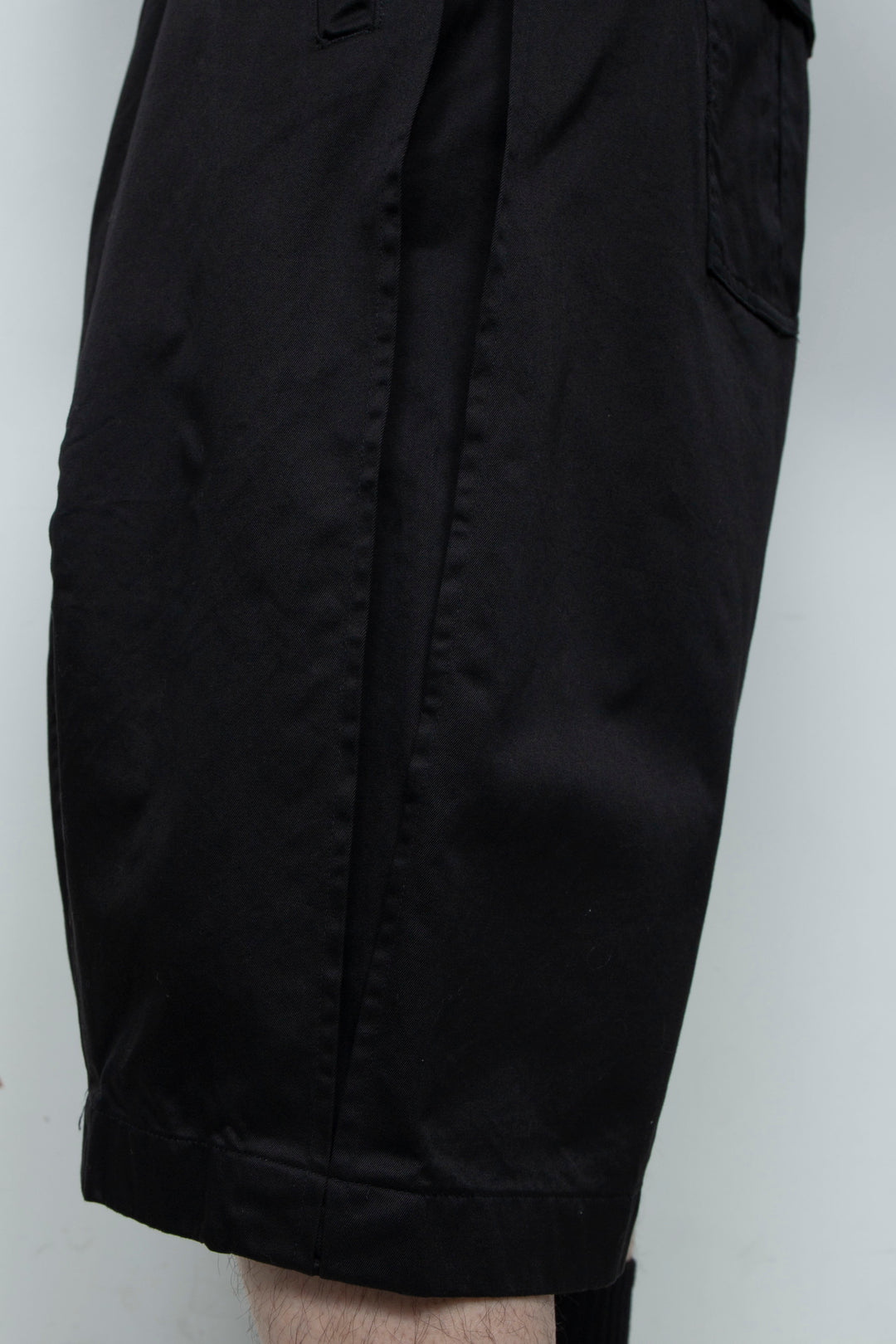 Box Pleats Half Pants Black