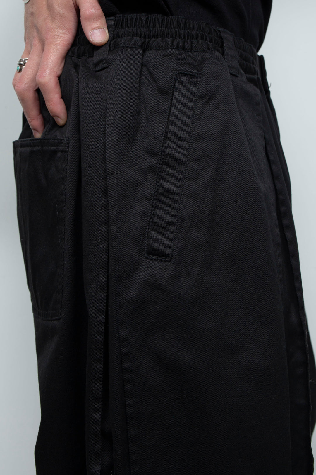 Box Pleats Half Pants Black