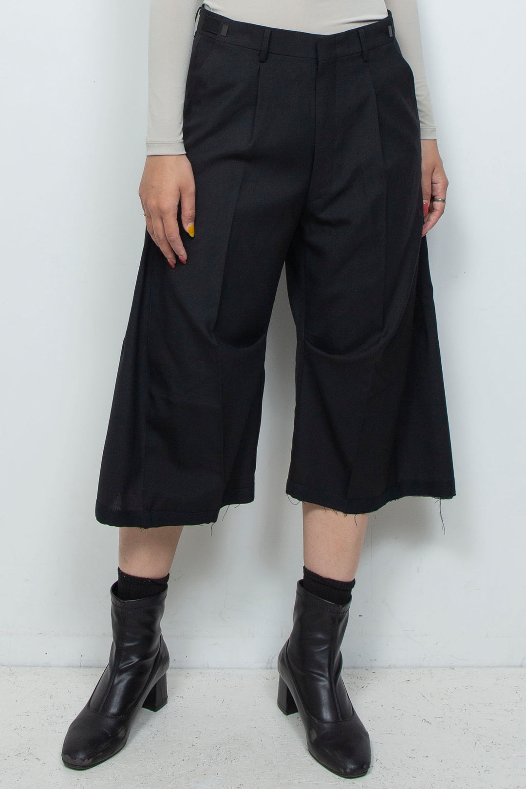 WOOL 3D SHAPE COCOON SHORTS