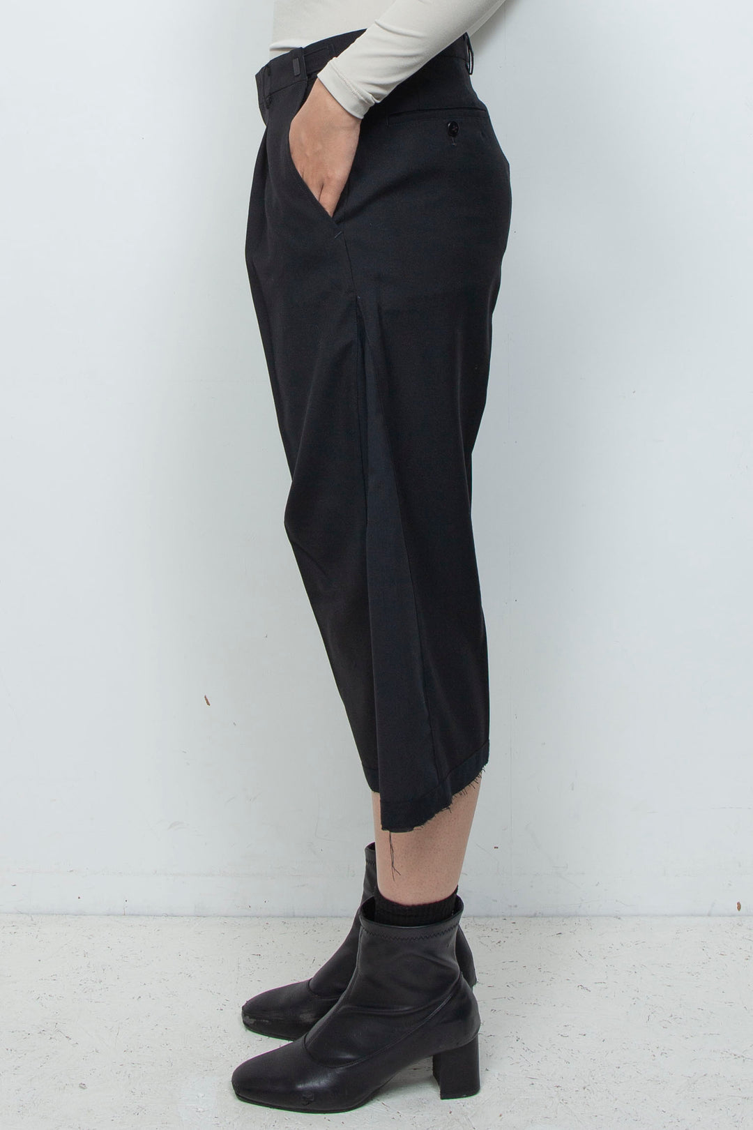WOOL 3D SHAPE COCOON SHORTS