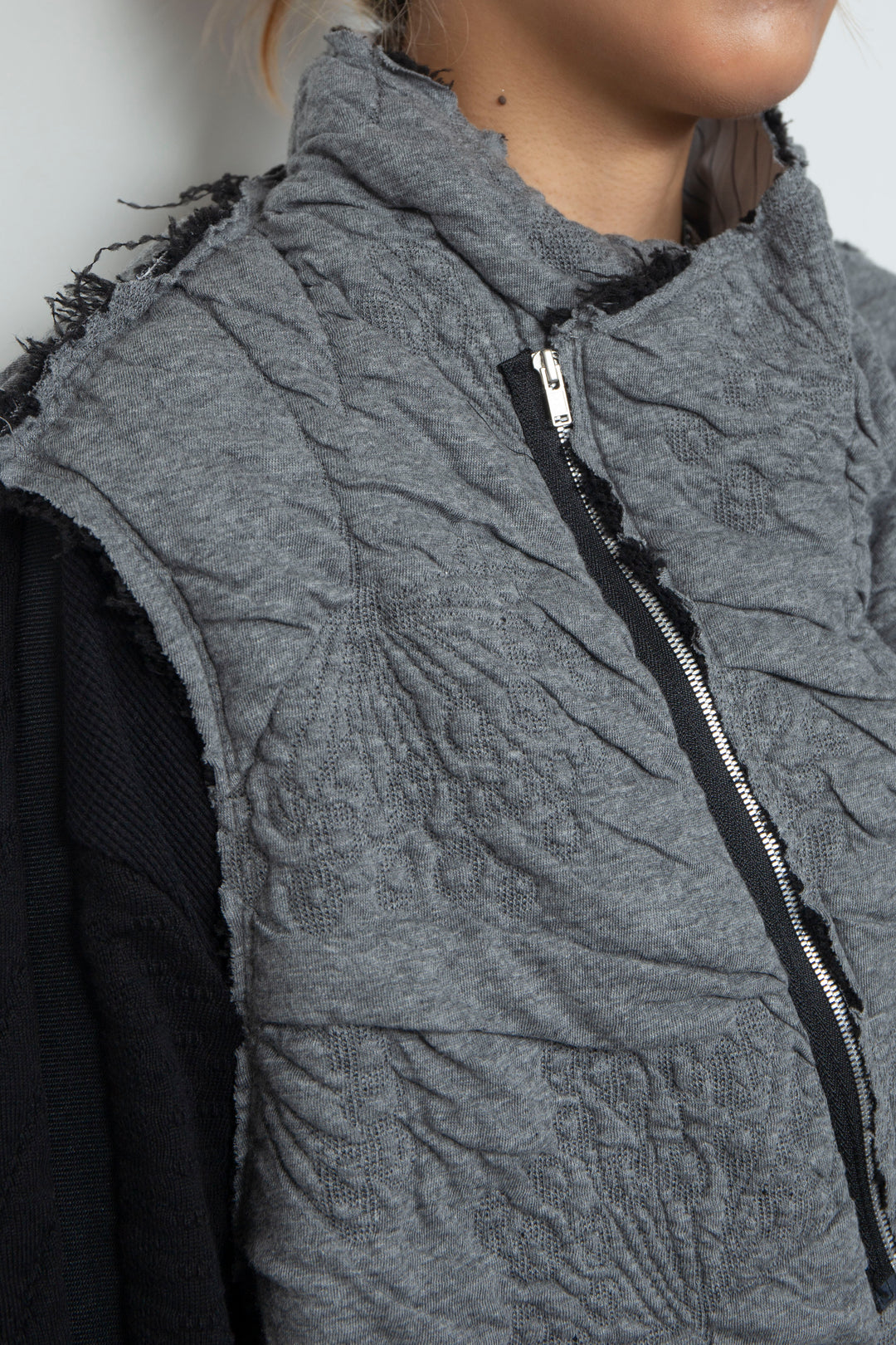 Anacro Vest (Tint Grey)
