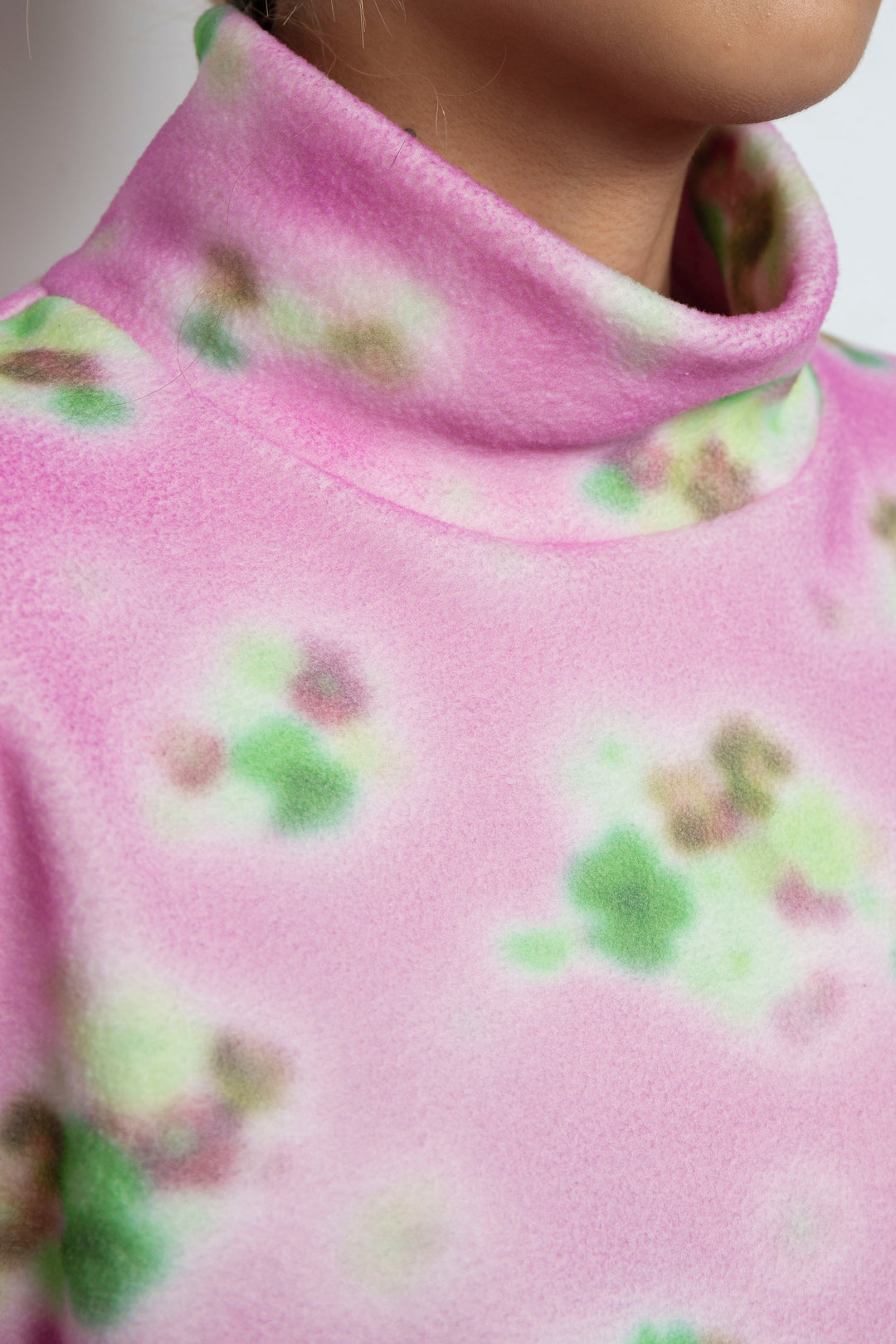 FLOWER PRINTED MOCK-NECK SWEATSHIRT