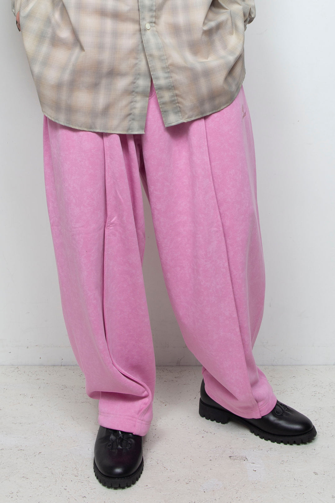 Batik-Dyed Layered Tuck Crescent Sweatpants PINK