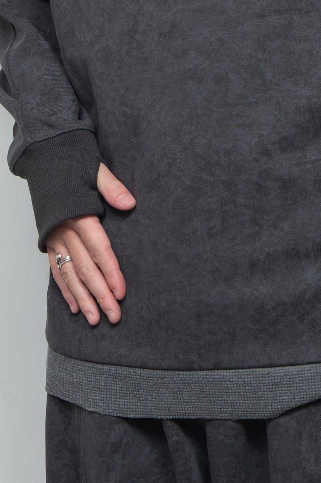 Batik-Dyed Thermal Layered Split Raglan Pullover CHARCOAL