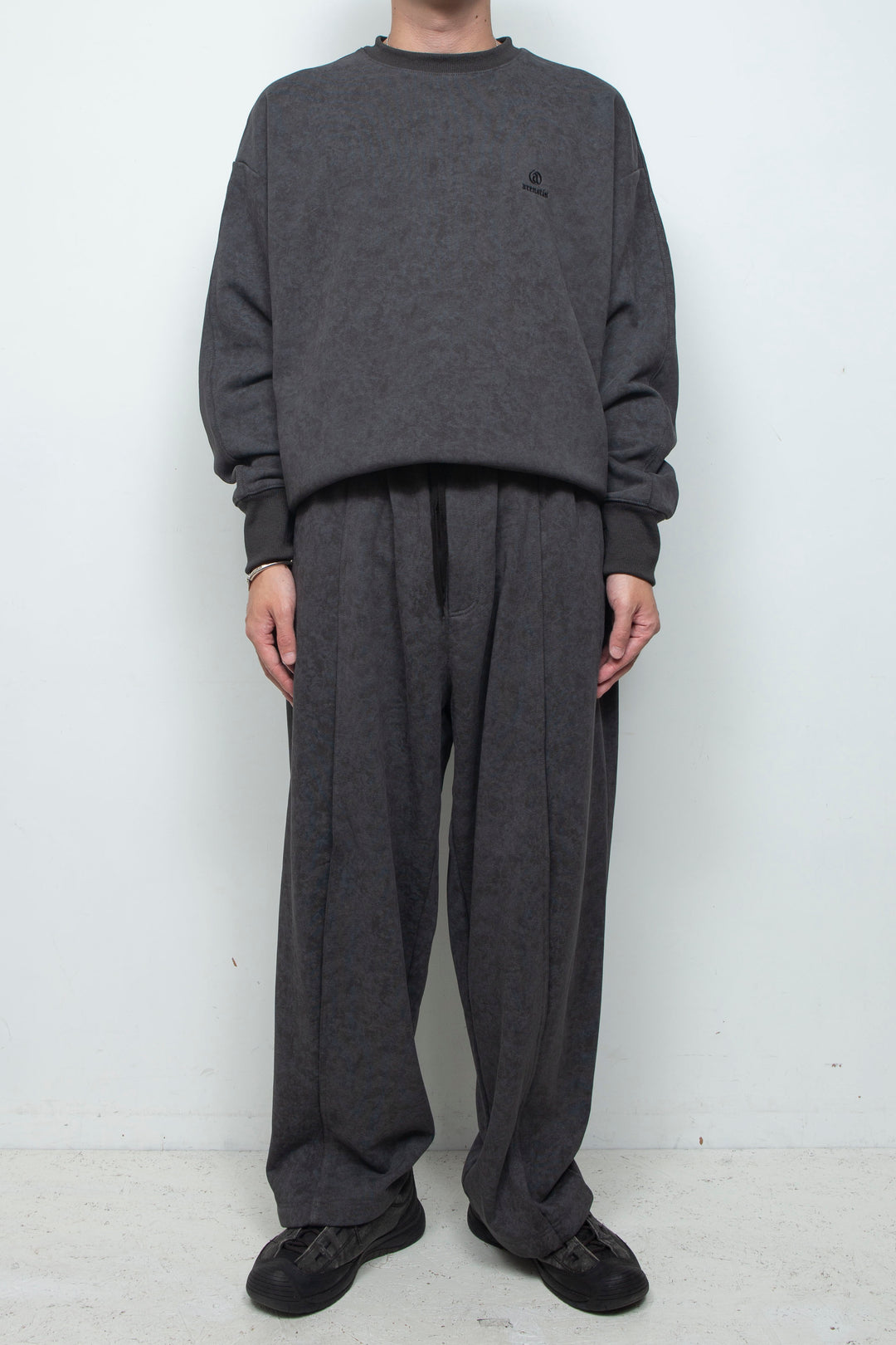 Batik-Dyed Layered Tuck Crescent Sweatpants CHARCOAL