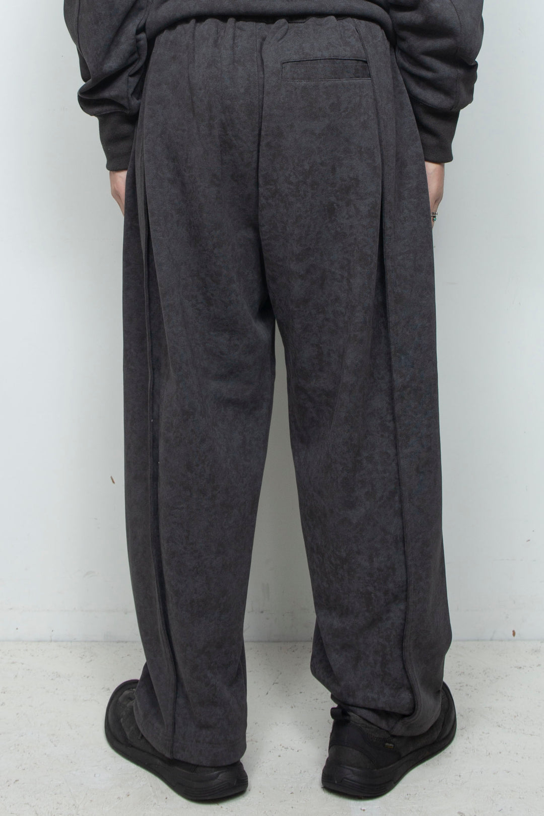 Batik-Dyed Layered Tuck Crescent Sweatpants CHARCOAL