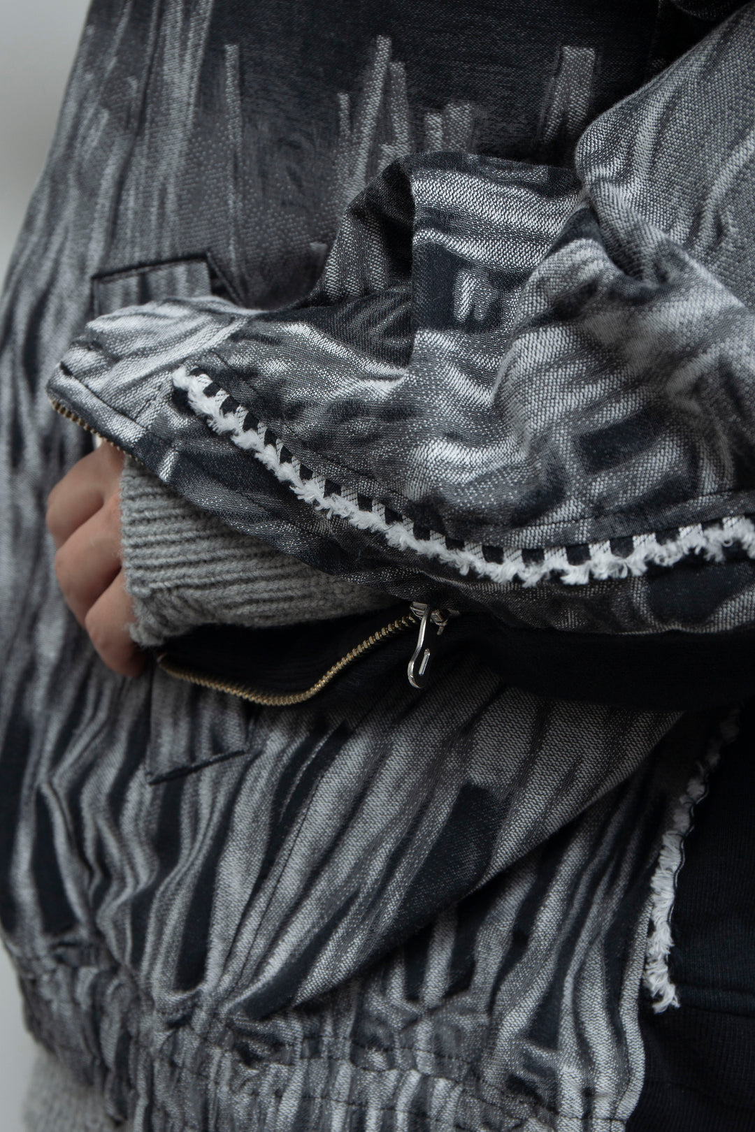 LB26AW-JK10-JQD BLACK and WHITE
