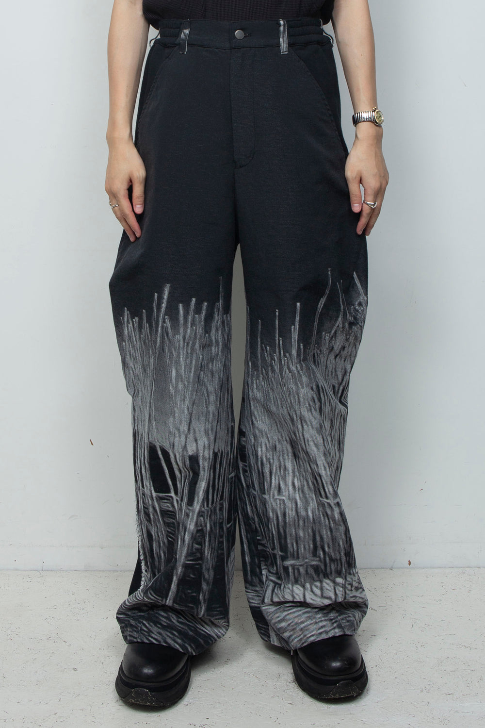 LB26AW-PT10-JQD BLACK and WHITE