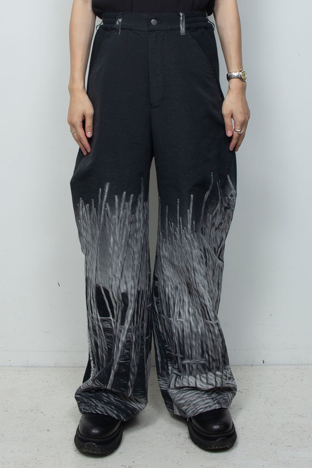LB26AW-PT10-JQD BLACK and WHITE