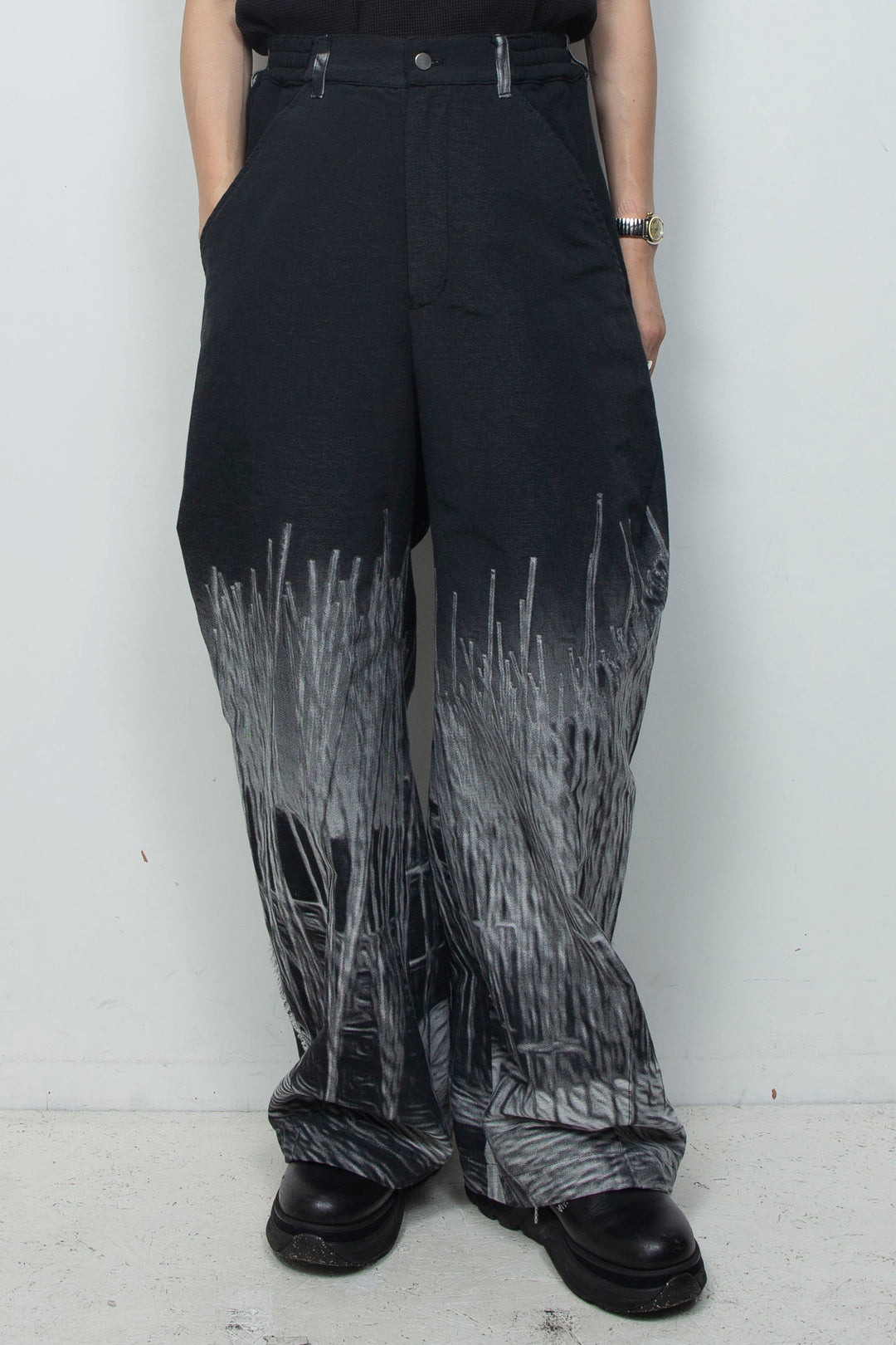 LB26AW-PT10-JQD BLACK and WHITE