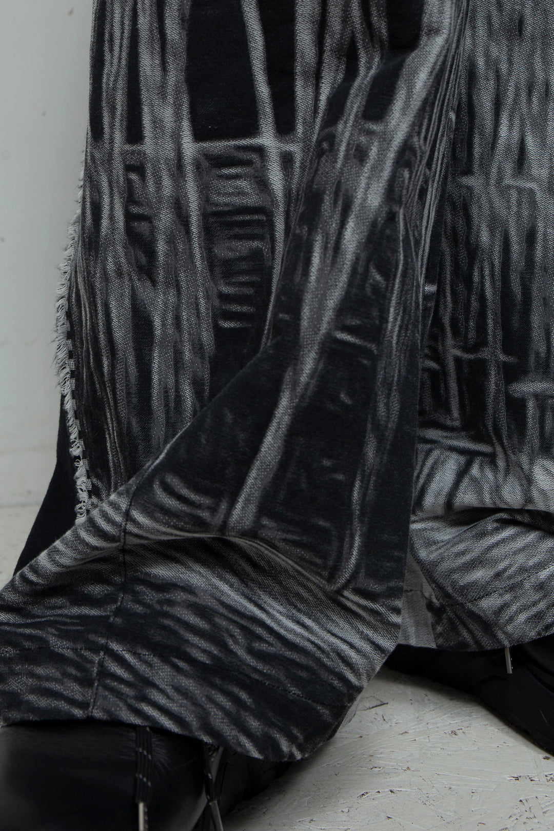 LB26AW-PT10-JQD BLACK and WHITE
