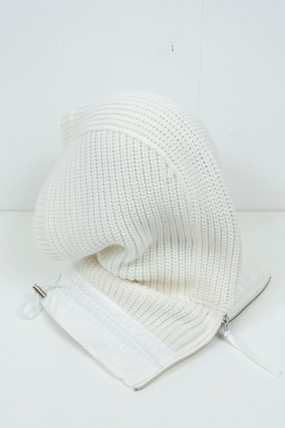 2602009 NECK WARMER WHITE
