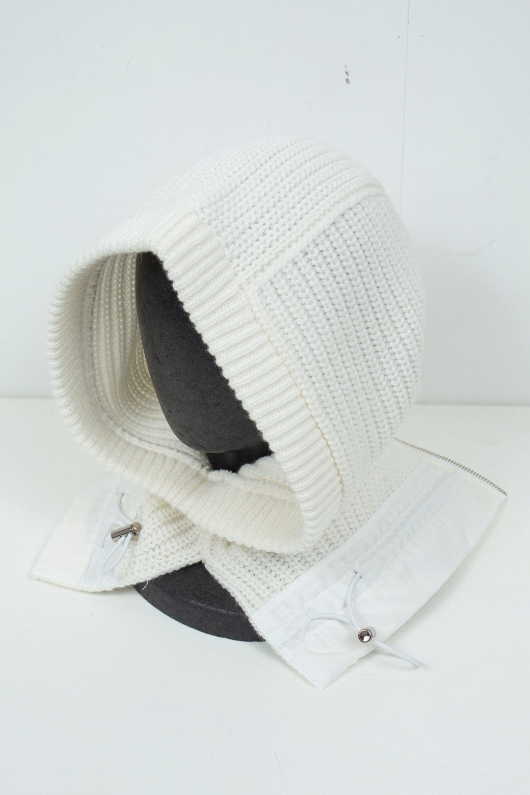 2602009 NECK WARMER WHITE