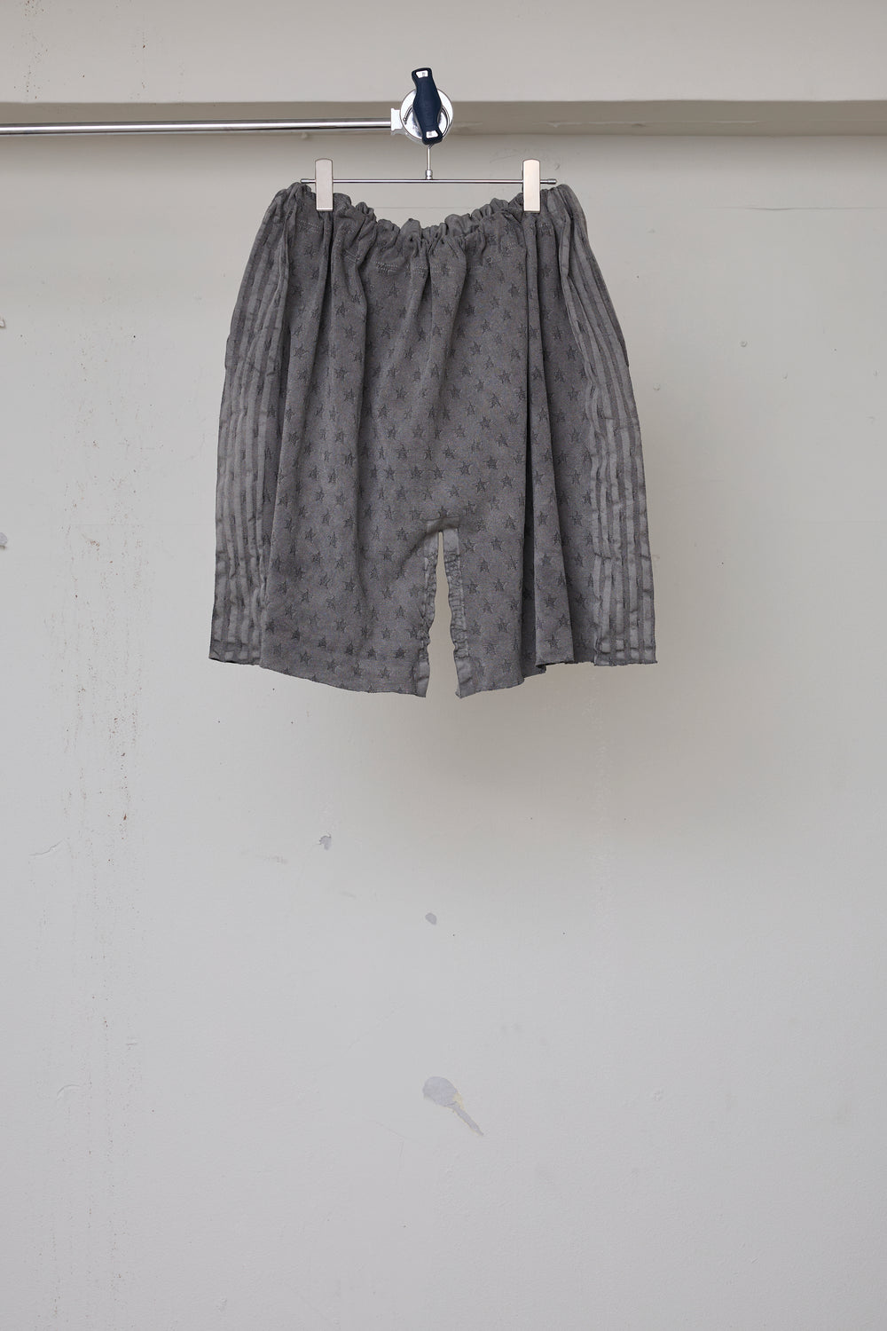 RELAXED SEAMLESS SHORTS Gray