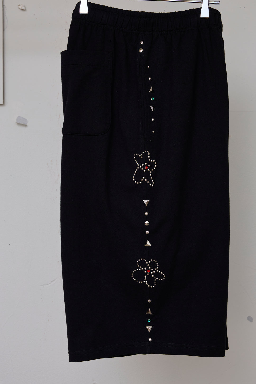 先行予約 EMBELLISHED FLORAL JOGGER SHORTS