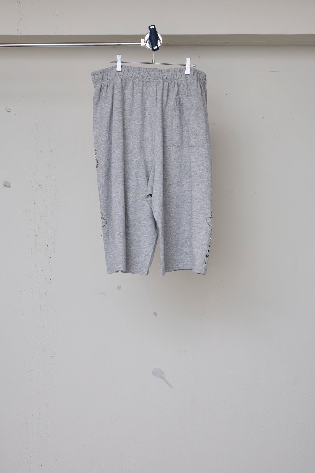先行予約 EMBELLISHED FLORAL JOGGER SHORTS