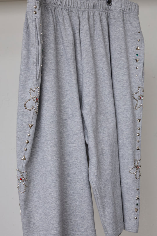 先行予約 EMBELLISHED FLORAL JOGGER SHORTS