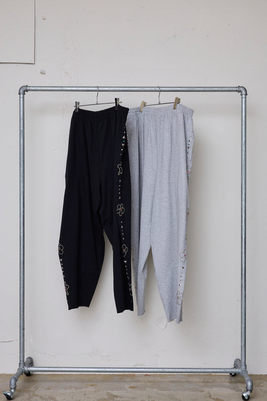 先行予約 EMBELLISHED FLORAL JOGGERS
