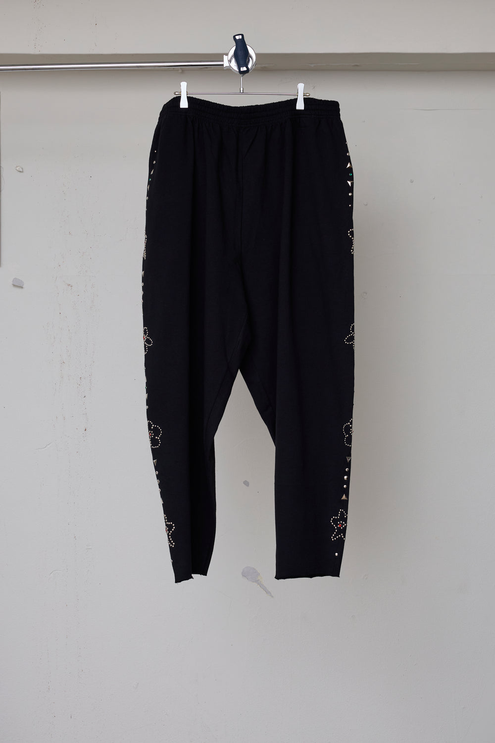 先行予約 EMBELLISHED FLORAL JOGGERS