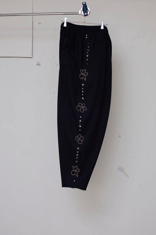 先行予約 EMBELLISHED FLORAL JOGGERS