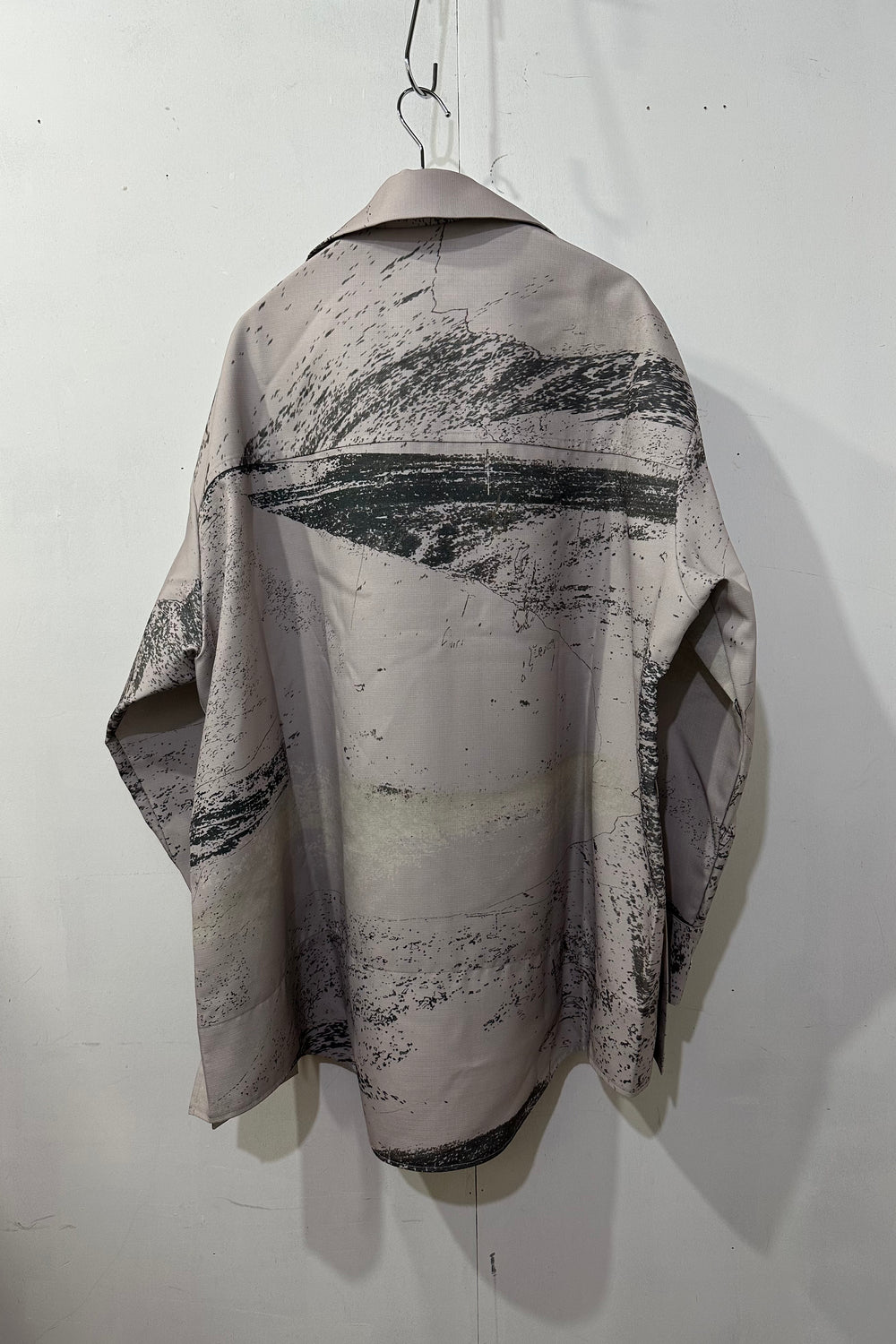 BALMUNG グラフィックビッグシャツムーングレイ